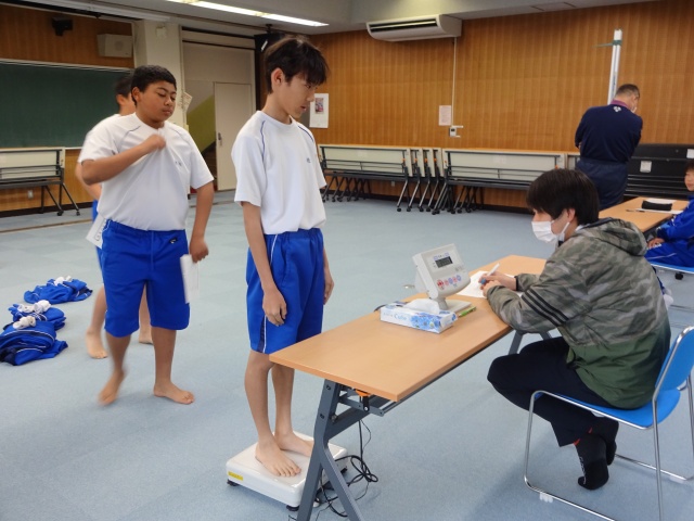 中学校に入学して初めての身体測定 行田市立南河原中学校